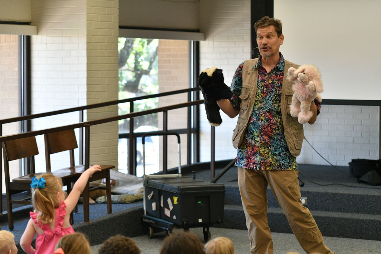 Singing zoologist Lucas Miller visits Bryan library